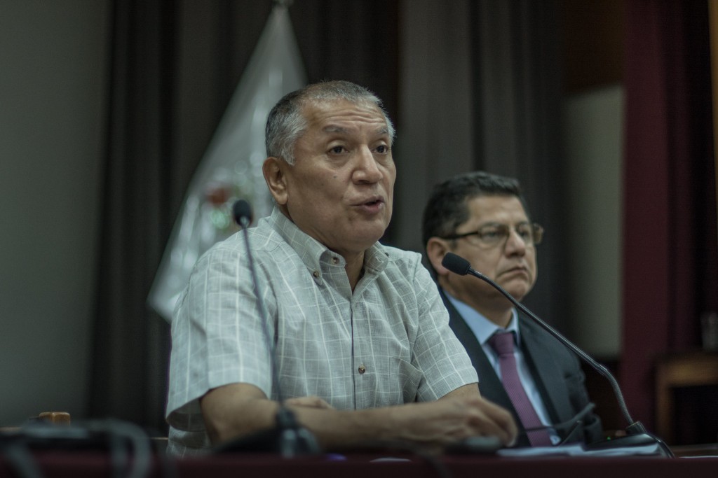 Jorge Bracamonte, secretario ejecutivo de la CNDDHH, y Eduardo Vega, en representación de la UARM, realizaron los aportes iniciales. Foto: Luisenrrique Becerra