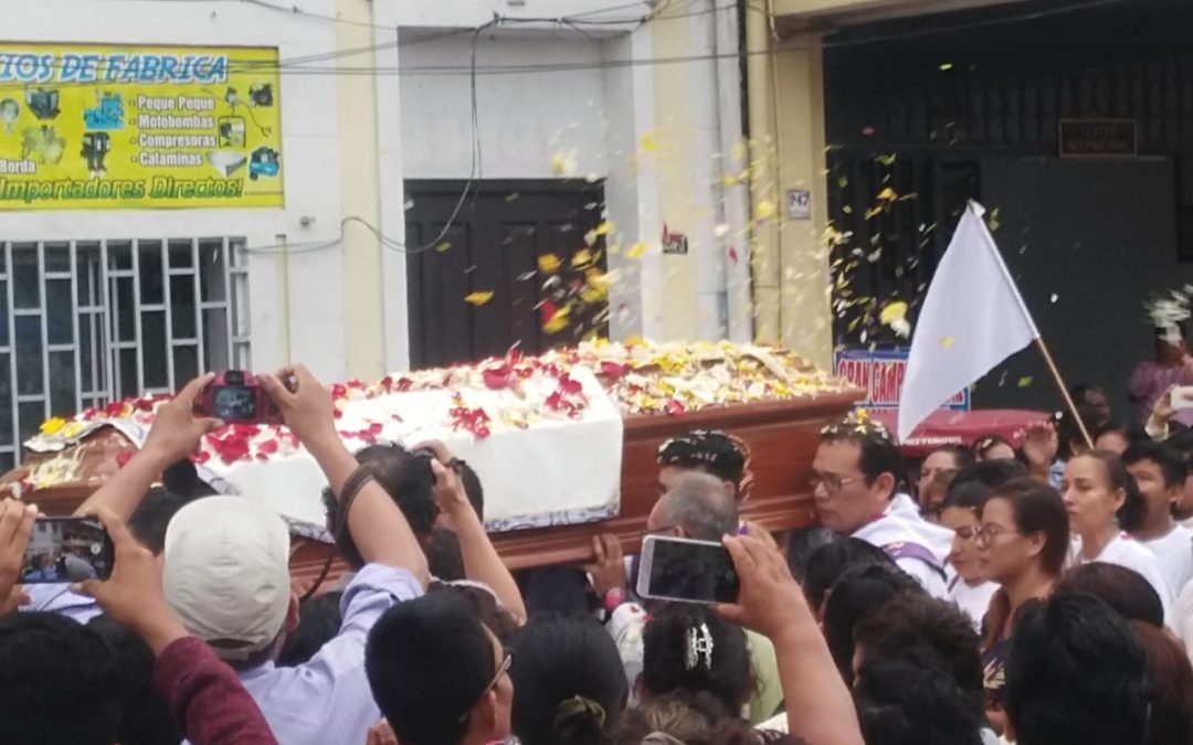 Población de Iquitos despidió a Monseñor Miguel Olaortúa