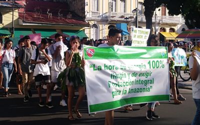 Iquitos sale a la calle para pedir mayor protección para la Amazonía y energías limpias