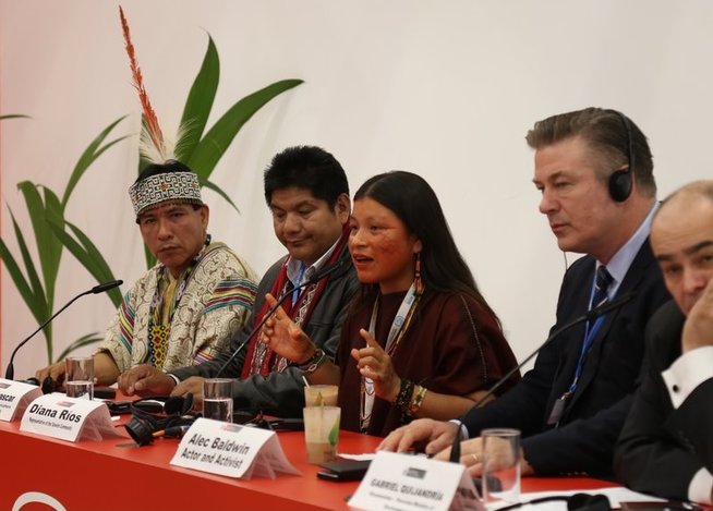 Actor Alec Baldwin comprometido con comunidades indígenas para conservar bosques del Perú