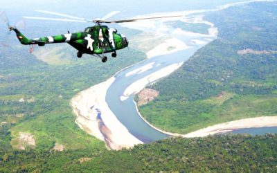 Helicóptero y tripulación retenida en comunidad afectada por derrame de petroleo fueron liberados | VIDEO