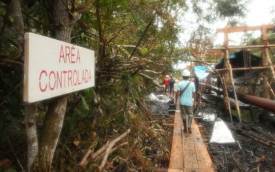 Loreto: pobladores limpian la zona del derrame de petróleo