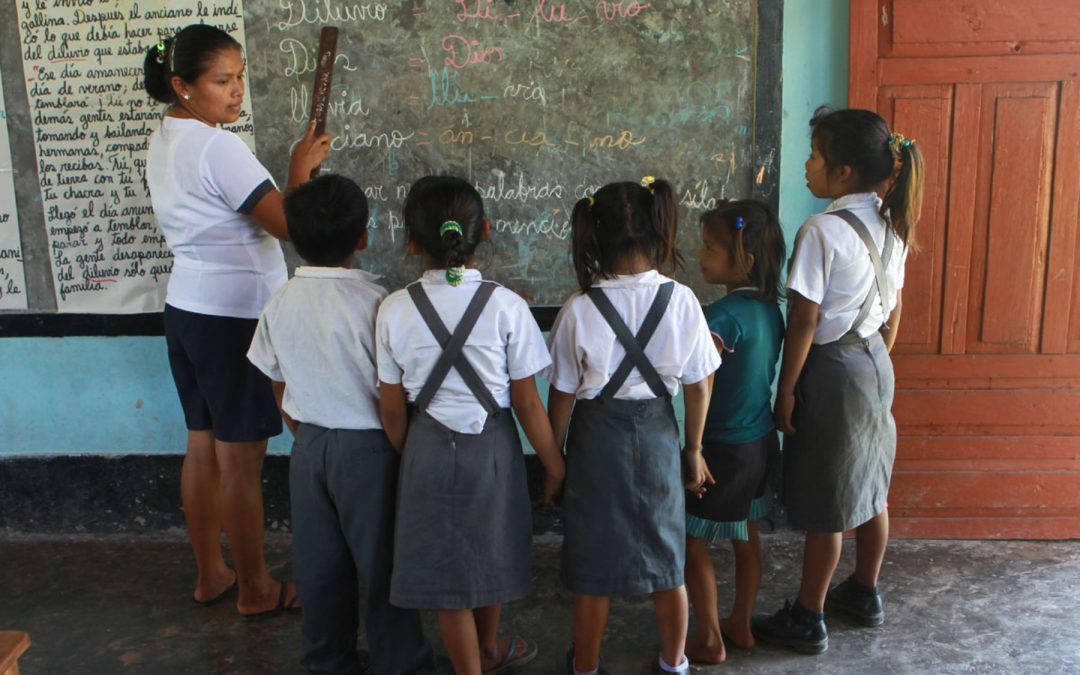 Más de 1 millón 200,000 escolares aprenden en su lengua materna