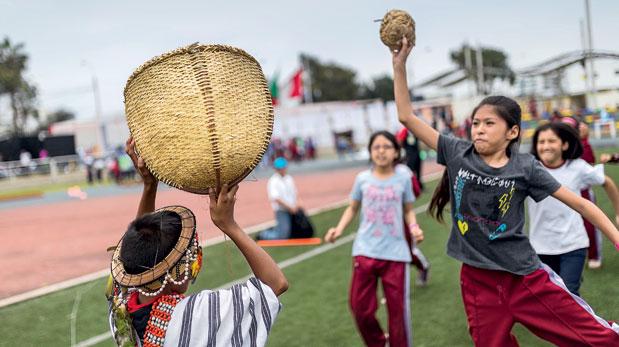 Los juegos y juguetes de los niños quechua, aimara y awajun