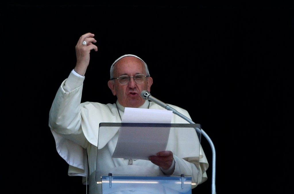 El papa Francisco pide «respeto a los pueblos indígenas»