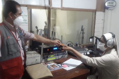 Misioneras logran que Aprendo en Casa se escuche por radio en 43 comunidades de Purús (Ucayali)