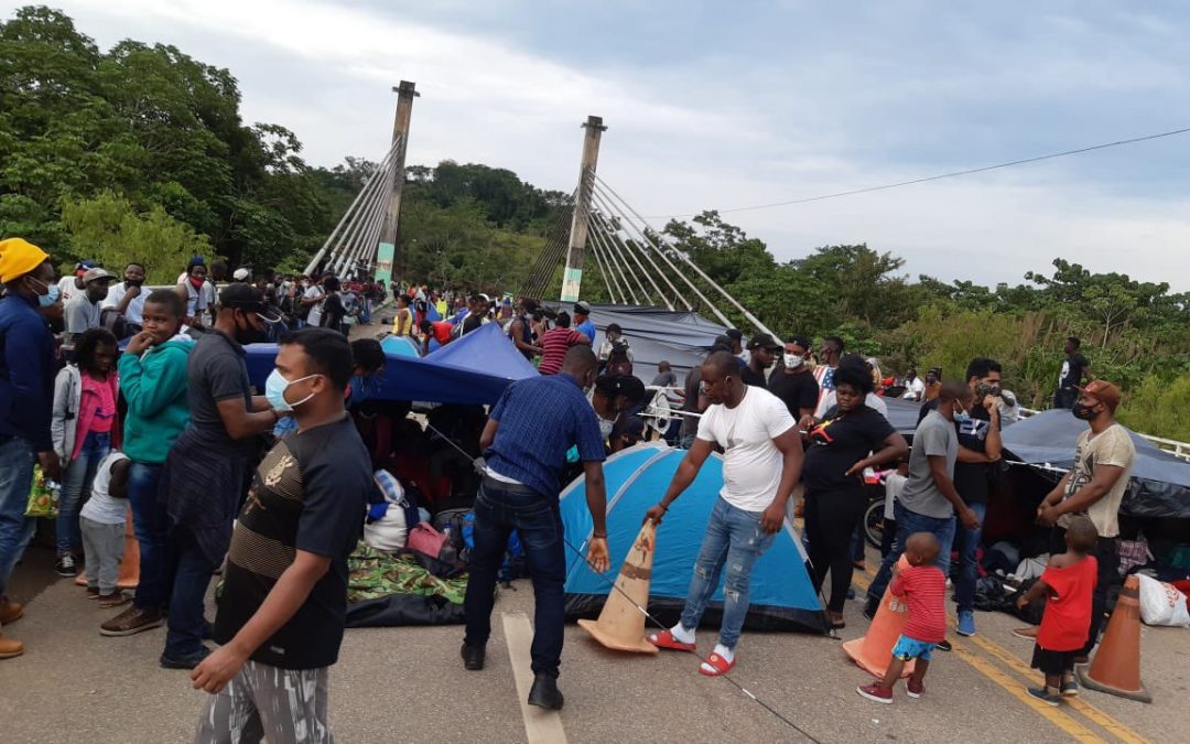 Más de 300 migrantes haitianos provenientes de Brasil siguen a la espera de ingresar a Perú