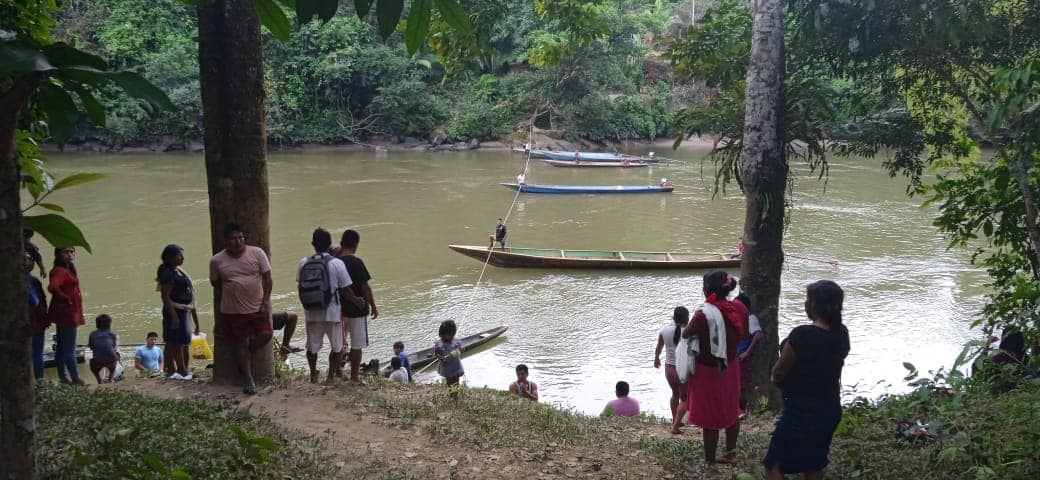 Pobladores awajún bloquean río para impedir ingreso de mineros ilegales