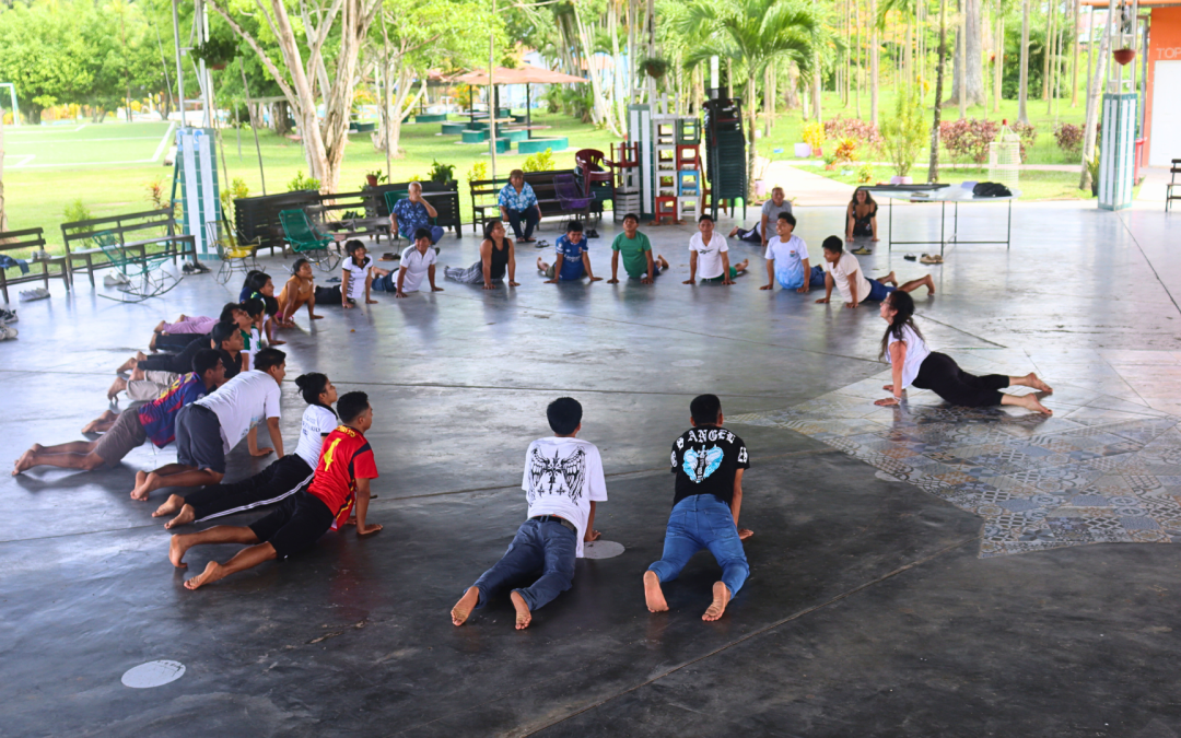 Jóvenes indígenas de OEPIAP presentan intervención pública sobre migración indígena urbana en colaboración con Yuyachkani