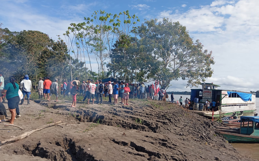 Loreto: Comunidades amazónicas levantan bloqueo del río Amazonas sin lograr acuerdo de reparación por derrame de petróleo